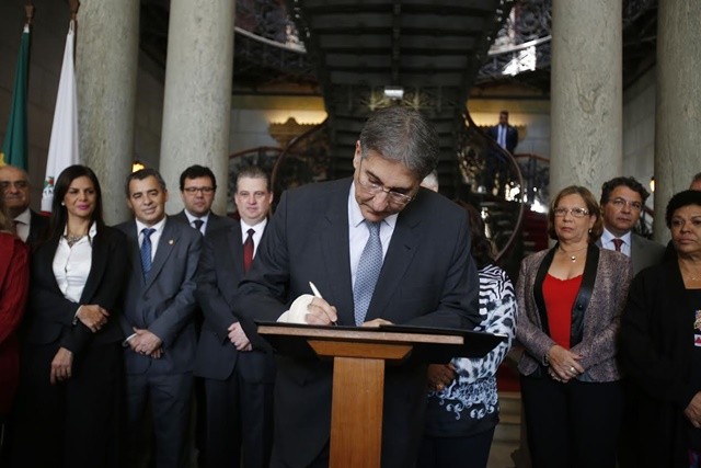 Governa Fernando Pimentel, assina acordo histórico com sevidores da educação.15-05-2015 Palácio da Liberdade.Foto: Manoel Marques/imprensa-MG